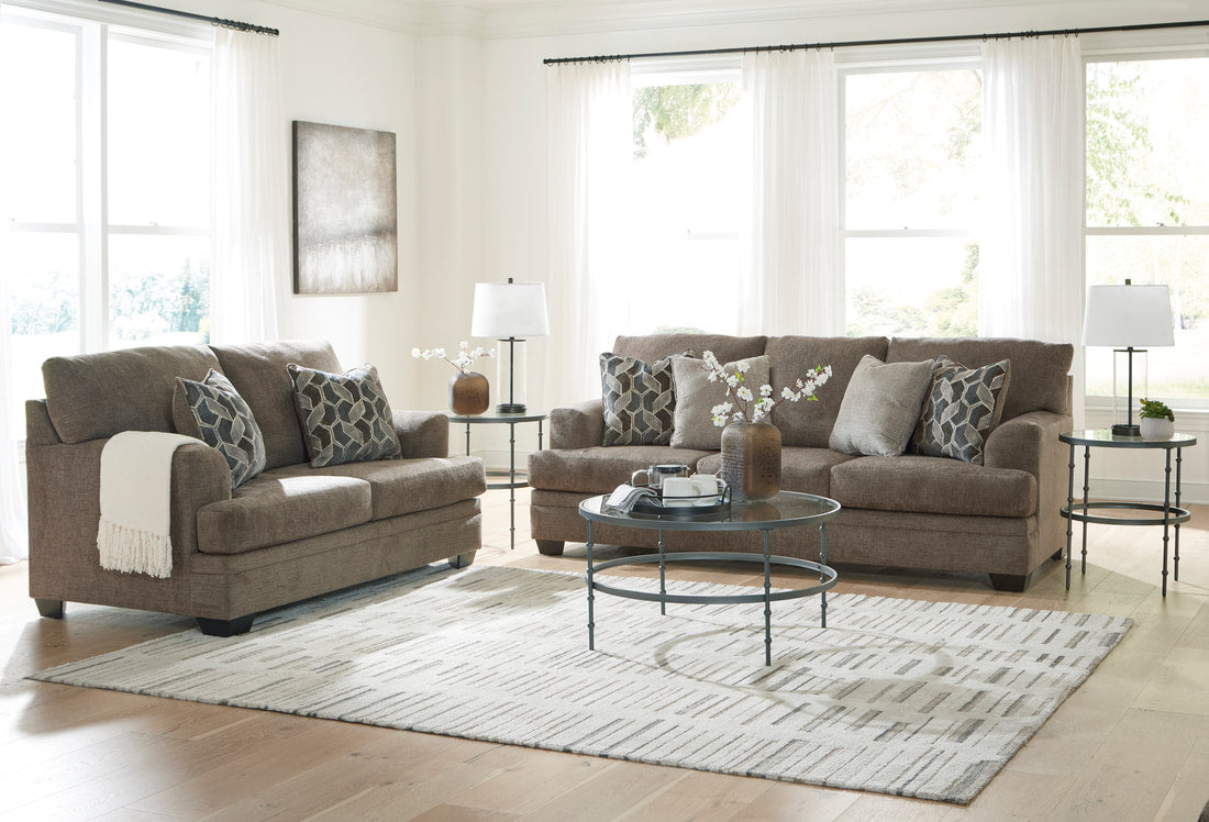 595 Nutmeg Sofa & Loveseat