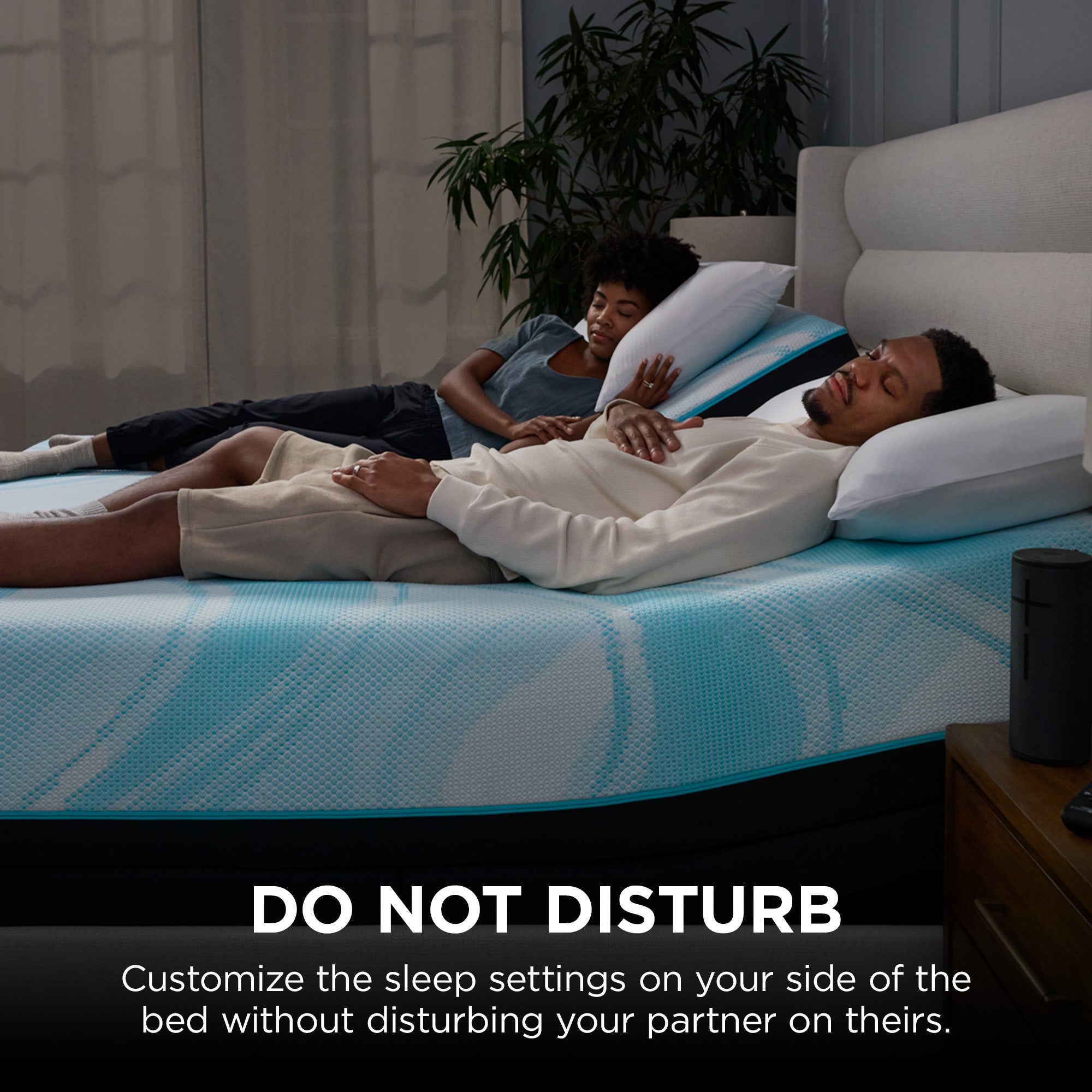 Tempur-Pedic® LuxeBreeze® Split Head King Medium Hybrid